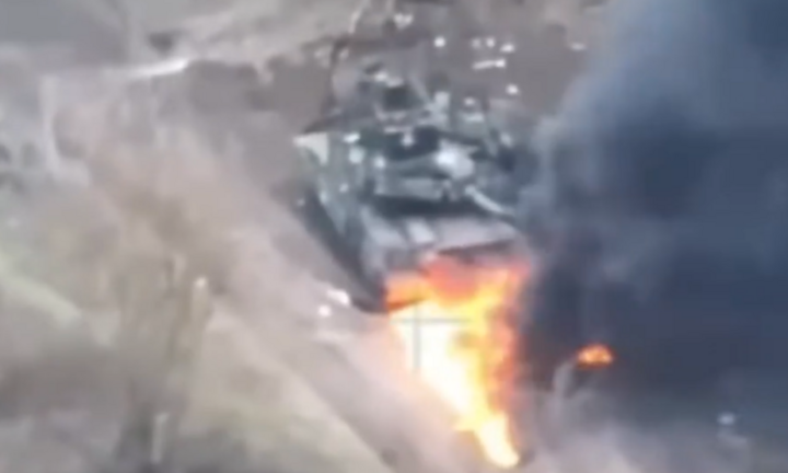 Clip: “Chim sắt” Nga phối hợp nhịp nhàng, thần tốc “kết liễu” xe tăng Ukraine