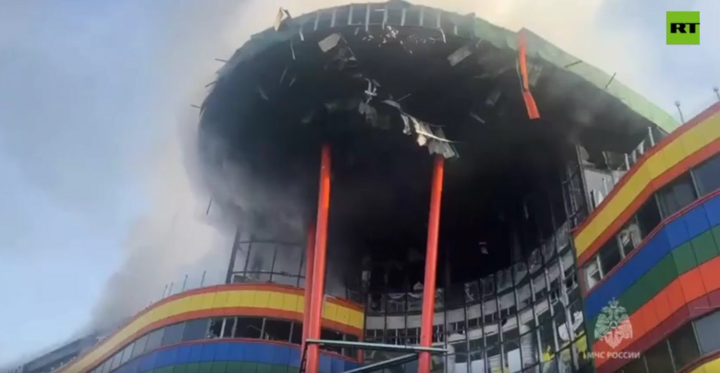 Clip: Camera ghi lại hiện trường vụ nổ lớn ở trung tâm thương mại Nga, ít nhất một người chết