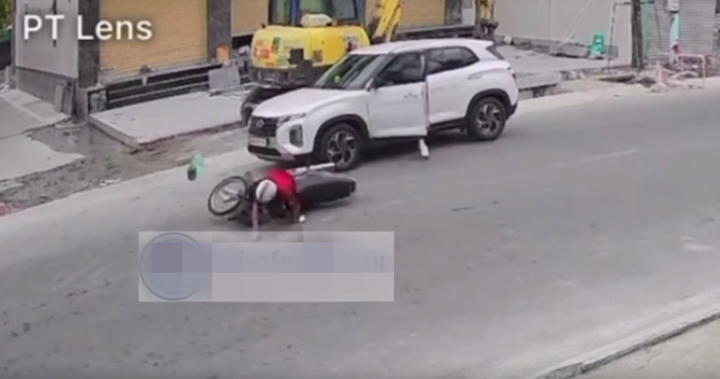 Clip: Mở cửa xe kiểu 