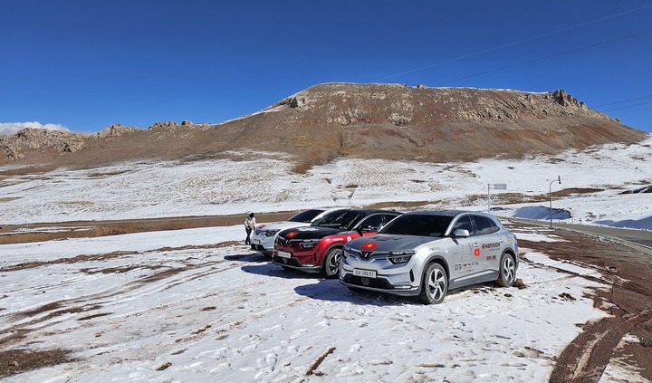 Người dùng VF 8 tự tin chinh phục mọi cung đường nhờ “bạn đồng hành” ADAS