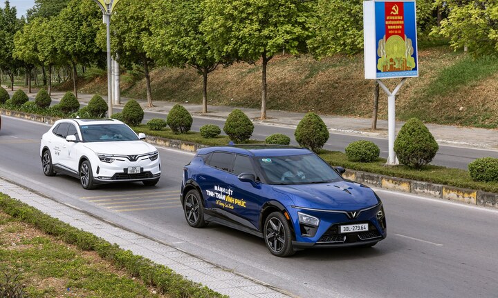 Chuyển từ xe xăng sang VF 7, chủ xe giật mình với khả năng tăng tốc như xe thể thao vài tỷ đồng