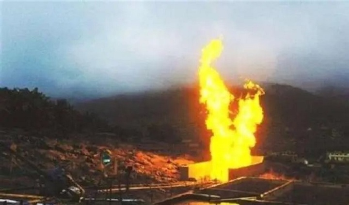 Giếng cổ 17m bốc cháy, chuyên gia bất ngờ kéo lên được kho báu “quý hơn vàng”