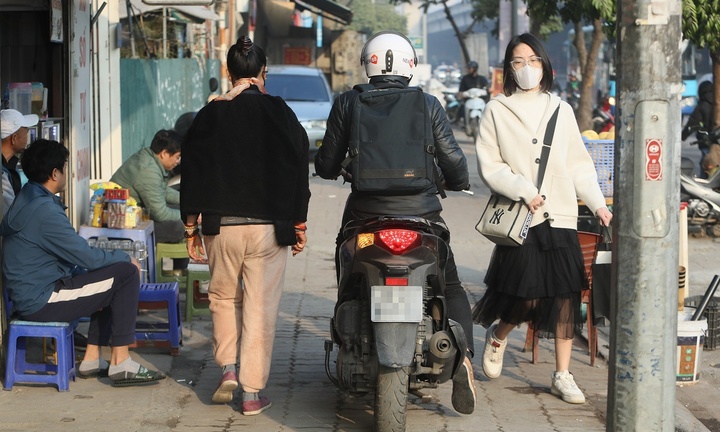 Đi xe máy trên vỉa hè sẽ bị phạt đến 6 triệu đồng từ năm 2025