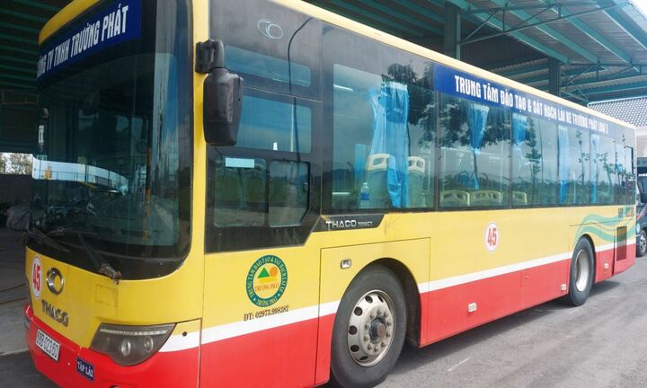 Độ tuổi tối đa điều khiển các loại xe hạng E là bao nhiêu?