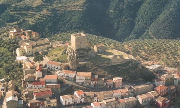 Một thị trấn ở Italy bất ngờ ban sắc lệnh cấm người dân ốm nặng, 