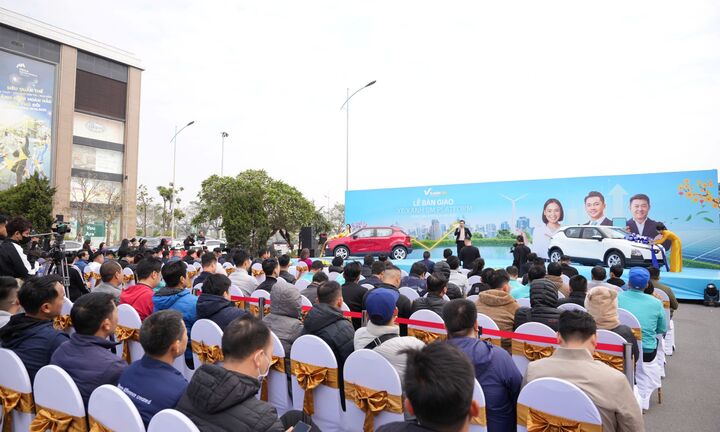 Xanh SM Platform bàn giao 88 ô tô điện VinFast cho đối tác tài xế cá nhân