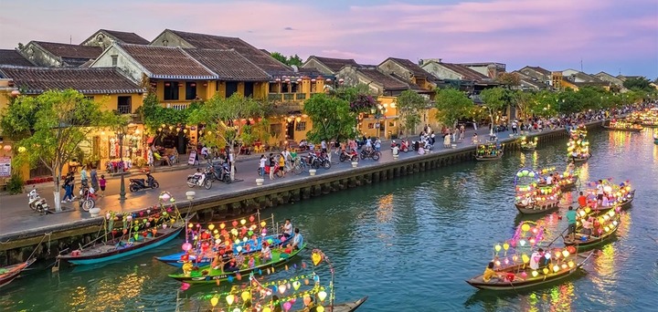 Dòng sông Hoài bình yên giữa phố cổ Hội An