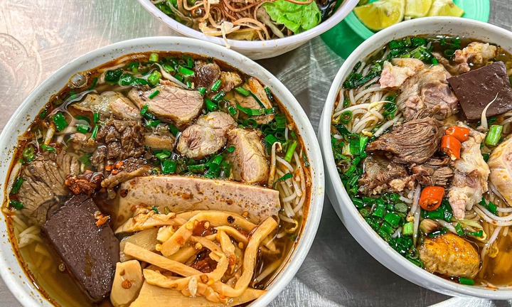 Du lịch Huế ăn gì mới đúng chất