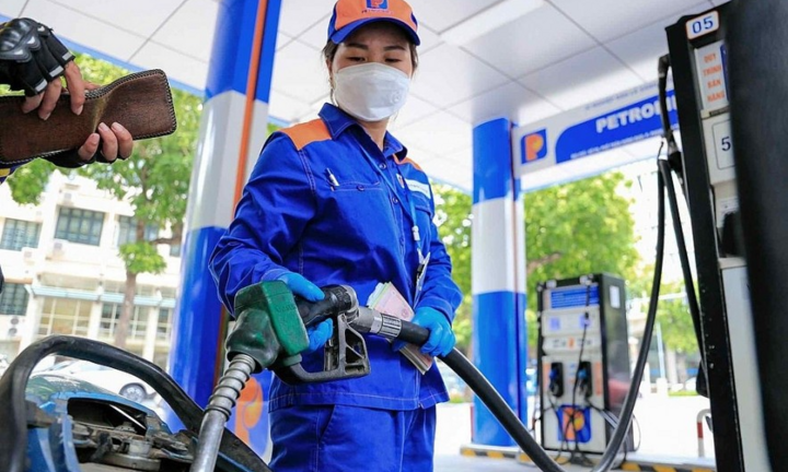 Giá xăng dầu hôm nay (23/1): Thế giới giảm nhẹ, trong nước chấm dứt chuỗi tăng?