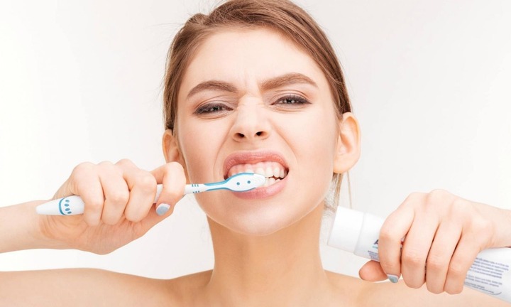 Lười đánh răng có thể dẫn đến đau tim, đột quỵ ?