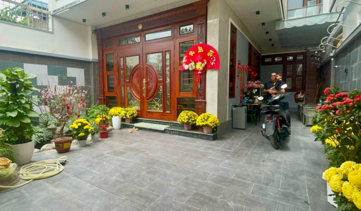 Ngắm nhìn ngôi nhà của tiền đạo Xuân Son ở Nam Định được trang hoàng rực rỡ, chuẩn bị đón Tết