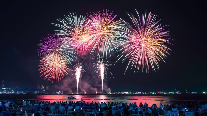 Thời gian bắn pháo hoa Tết Nguyên đán 2025?