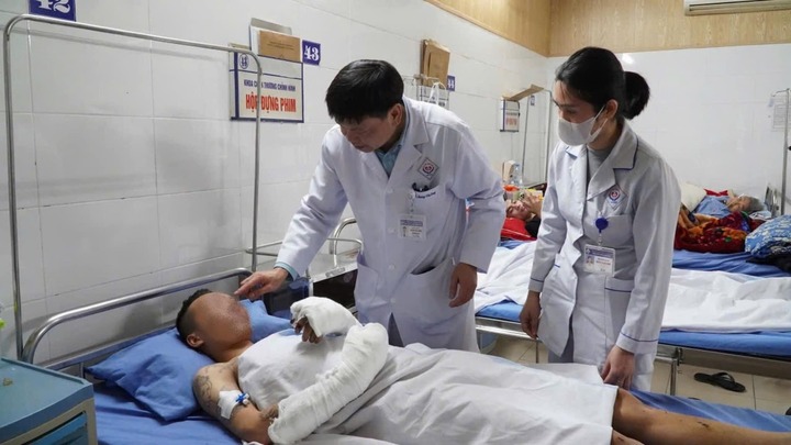 Tự chế pháo nổ, nam thanh niên 28 tuổi tổn thương nặng vùng mắt