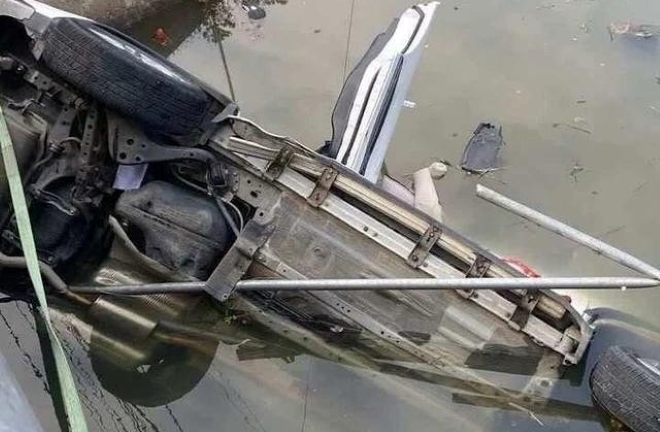 Hiện trường vụ ô tô lao xuống sông, 7 người tử vong ở Nam Định