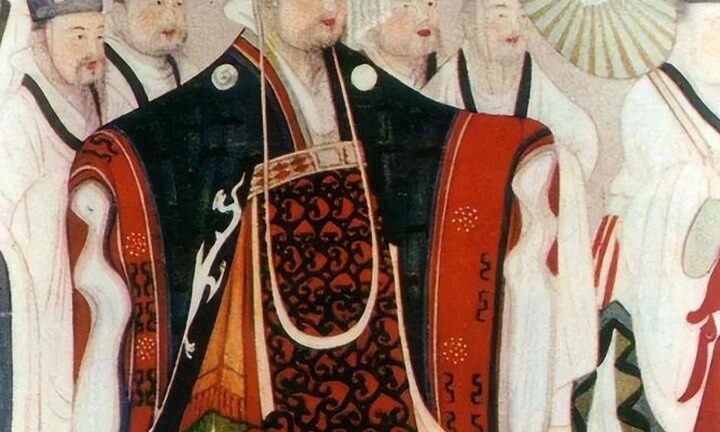 Vì sao mũ của vua chúa lại thường có một tấm mành che?