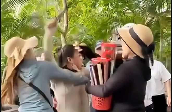 Nha Trang: Xử phạt người bán hàng rong xô xát với du khách nước ngoài