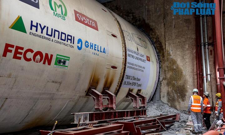  Cận cảnh “quái vật” khoan hầm Metro Nhổn - ga Hà Nội