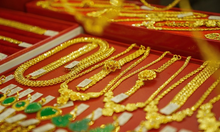 Tin tức giá vàng tối nay (9/2): Giá vàng đang trên đỉnh, có nên mua vào?