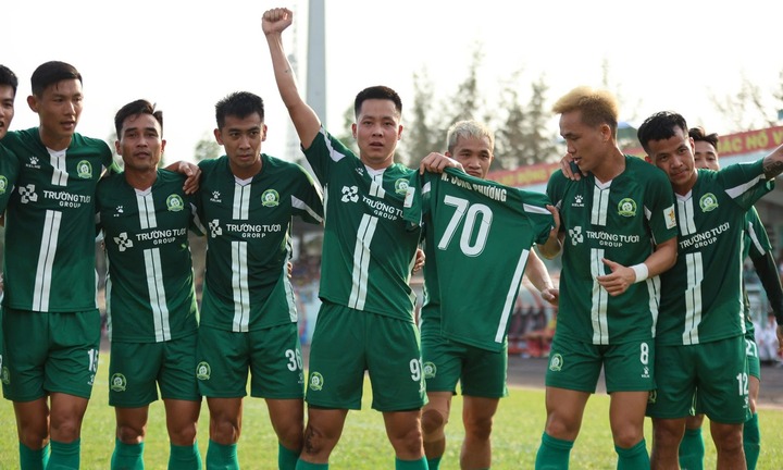 HLV Kim Sang-sik nhận “tin dữ” từ  Công Phượng