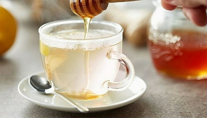 Khi pha nước mật ong, tỷ lệ mật ong với nước là bao nhiêu?