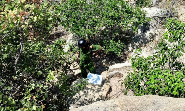 Vụ phát hiện bộ xương người trong rừng: Công an leo núi khám nghiệm hiện trường