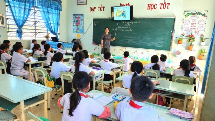 Thông tư 29 có hiệu lực: Giáo viên gấp rút đăng ký mở trung tâm dạy thêm để 