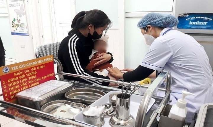Hà Nội tiêm vắc xin phòng sởi cho trẻ từ 6 tháng đến dưới 9 tháng tuổi