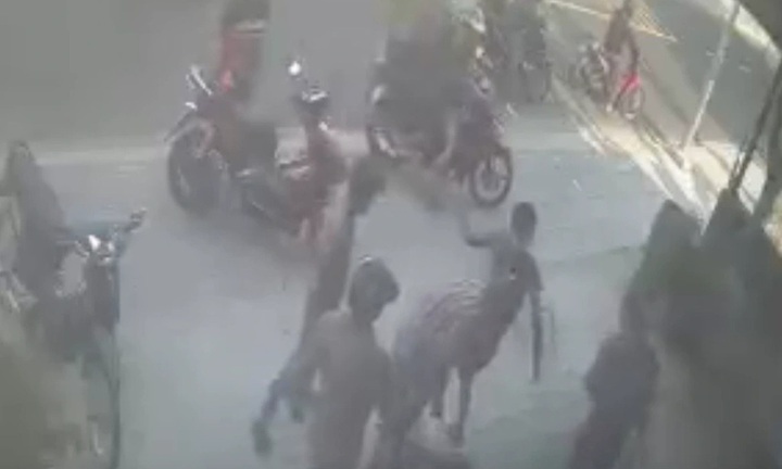 Xôn xao clip thanh niên bị đánh 