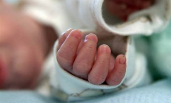 Điều tra vụ bé gái 5 tháng tuổi tử vong bất thường ở Hà Nội