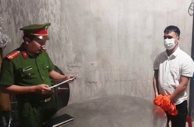 Bắt khẩn cấp nam thanh niên cầm súng lao vào tiệm tóc tìm người yêu