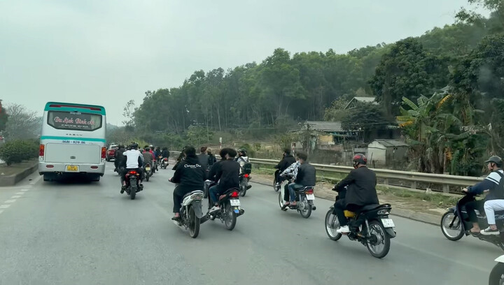 Xử lý nhóm thanh thiếu niên vi phạm trật tự, an toàn giao thông