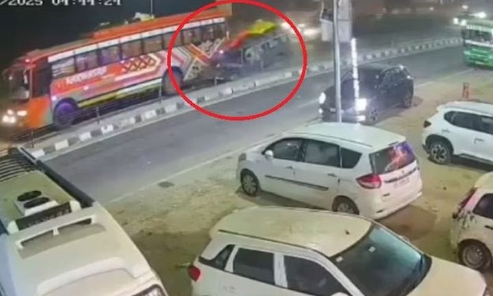 Clip: Kinh hãi khoảnh khắc xe ô tô 