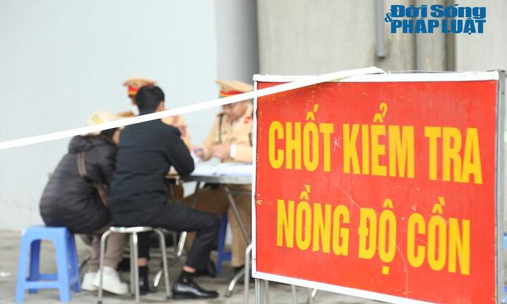 CSGT Hà Nội tăng cường lập chốt xử lý nồng độ cồn