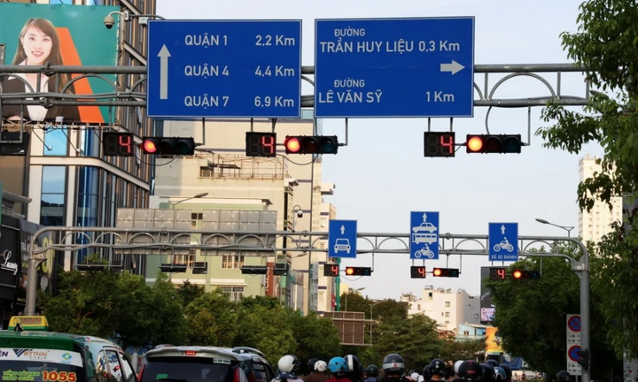 Tổng rà soát biển báo, đèn tín hiệu giao thông trên toàn quốc