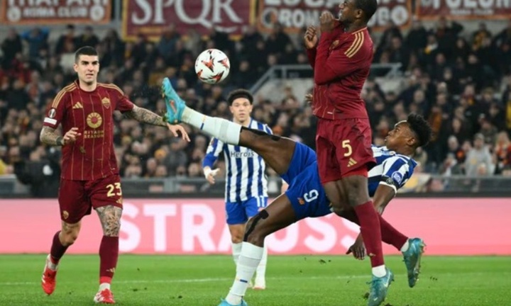 Kết quả bóng đá hôm nay ngày 21/2: Porto sụp đổ trước chủ nhà AS Roma