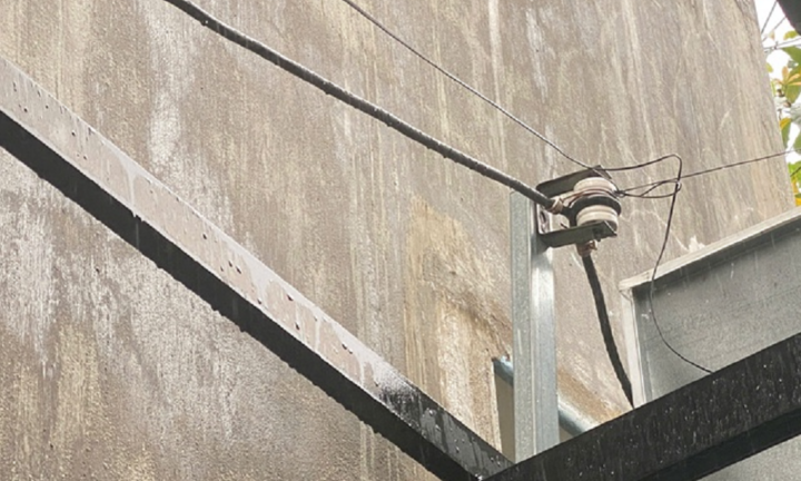 Công an điều tra vụ học sinh bị điện giật tử vong khi chơi bóng chuyền