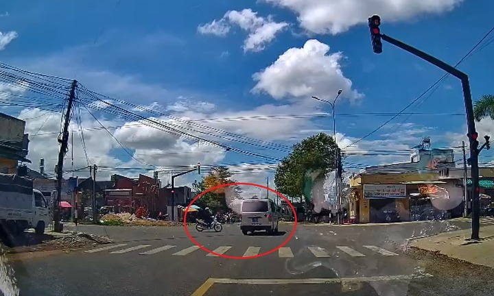 Vụ xe cứu thương vượt đèn đỏ, gây tai nạn: Trên xe có bệnh nhân, nhưng không bật tín hiệu ưu tiên