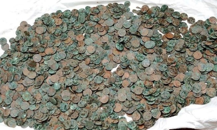 Đem 21 tỷ trúng số đi mua đất, người đàn ông vỡ òa khi tìm thấy “kho báu”