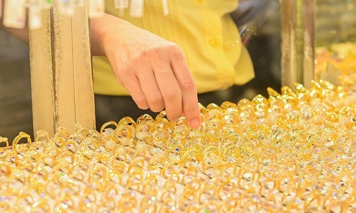 Giá vàng mới nhất hôm nay (27/2): Đồng loạt lao dốc