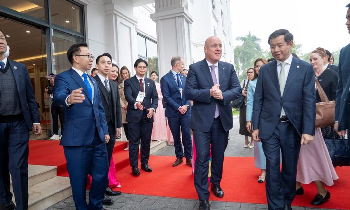 Thủ tướng New Zealand ấn tượng với dàn xe điện VinFast