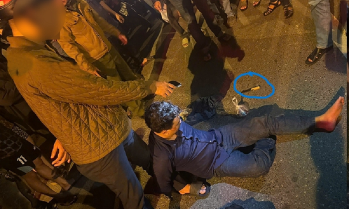 Người đàn ông giả làm khách hàng mua sữa để cướp tài sản, bị nữ chủ quán phát hiện tri hô