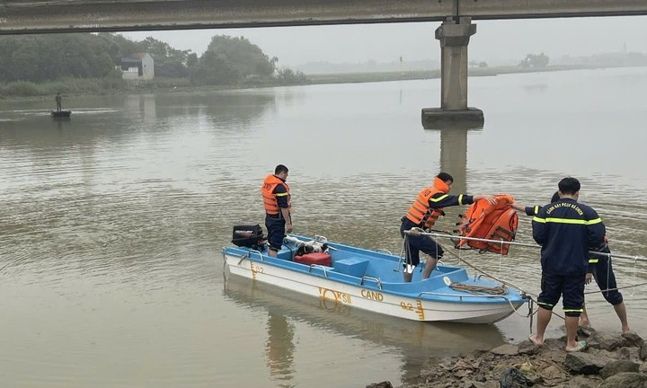 Thi thể người đàn ông nghi nhảy cầu tự tử ở Ninh Bình được tìm thấy ở đâu?
