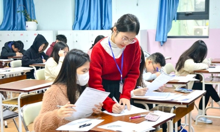 Kỳ thi vào lớp 10 THPT 2025 ở Hà Nội: Tiền