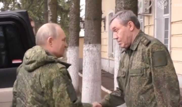 Clip: Tổng thống Putin bất ngờ xuất hiện tại Kursk, hạ lệnh 