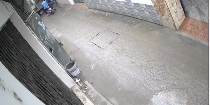 Clip: Đau lòng khoảnh khắc xe ba bánh đâm tử vong một học sinh lớp 5 đang trên đường đi học