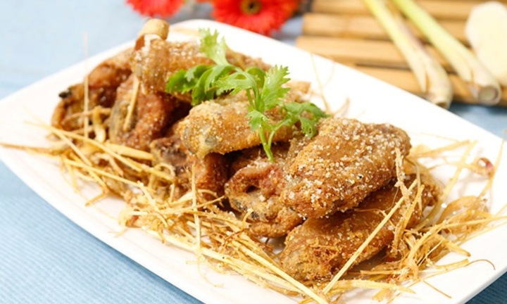 Cách làm cánh gà rang muối sả tại nhà