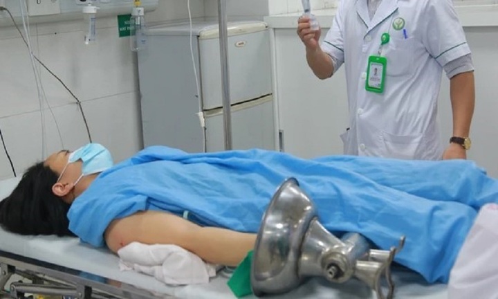 Hà Nội: Cấp cứu thành công cho người phụ nữ bị kẹt tay trong máy xay thịt