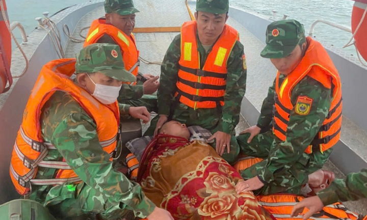 30 giờ sinh tồn trên biển của ngư dân may mắn sống sót trong vụ chìm tàu cá ở Nghệ An