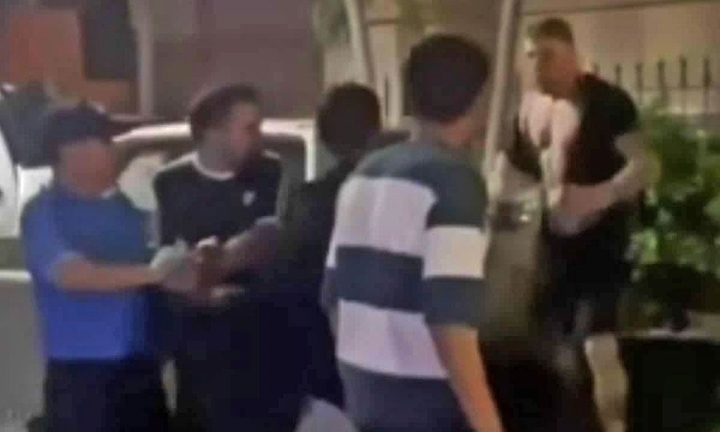 Đánh hội đồng nam thanh niên, nhóm người đàn ông 