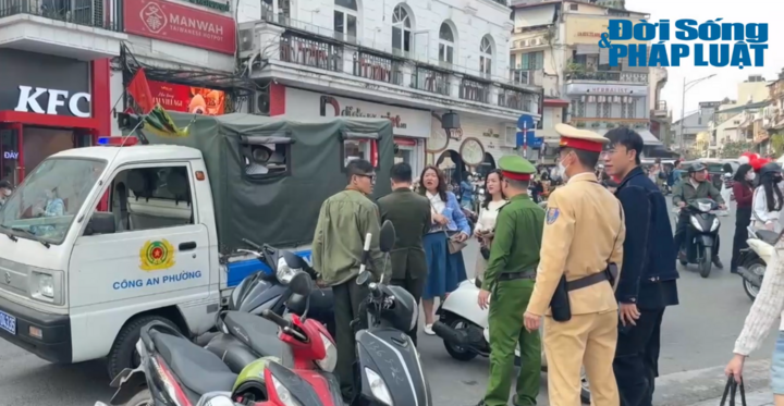 Clip: CSGT lập biên bản nhiều trường hợp vi phạm ATGT khi “check-in” trước tòa nhà “Hàm cá mập”